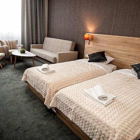Elba Hotel Ostroleka  Buitenkant foto