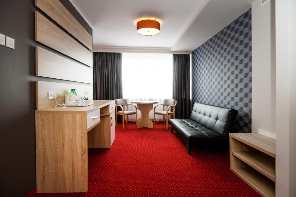 Elba Hotel Ostroleka  Buitenkant foto