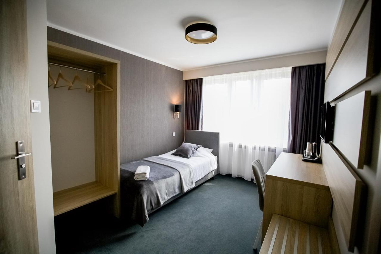 Elba Hotel Ostroleka  Buitenkant foto