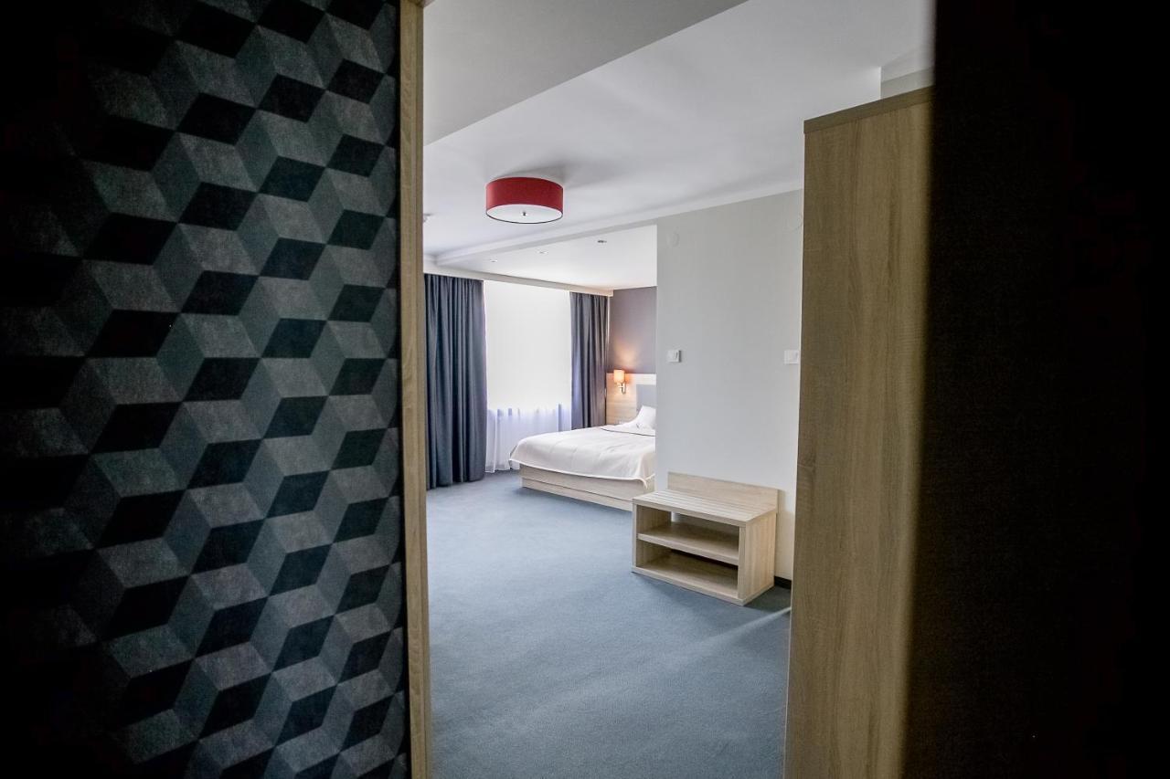 Elba Hotel Ostroleka  Buitenkant foto