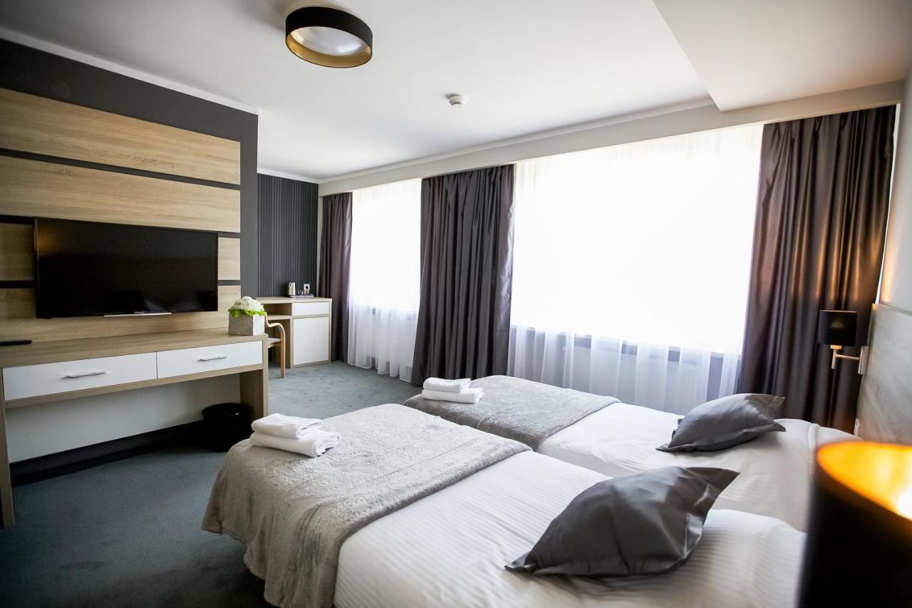 Elba Hotel Ostroleka  Buitenkant foto